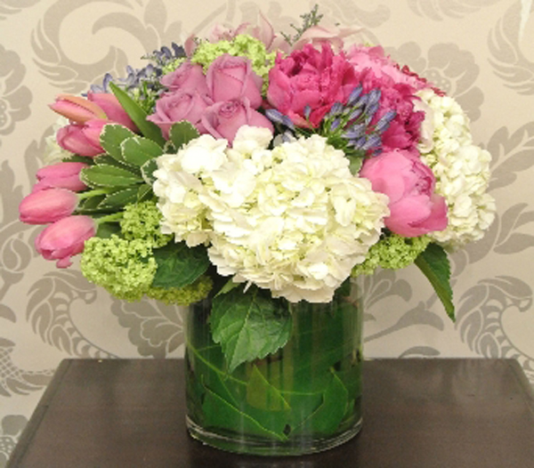 white-beautiful-hydrangea-tulip-roses-leaf-vase