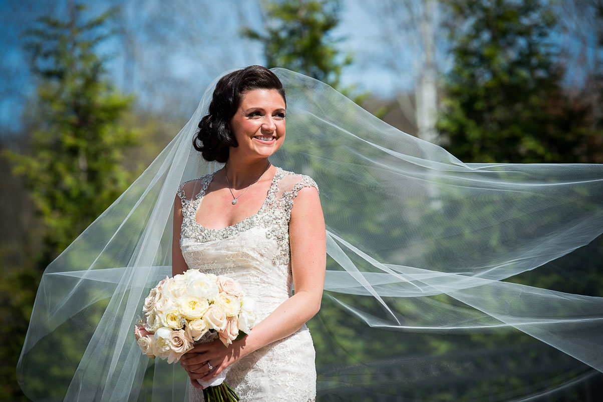 bride-outdoor-in-wind